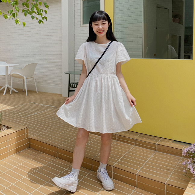 Sona ベーシックパンチングワンピース 10代 代女性ファッション韓国通販