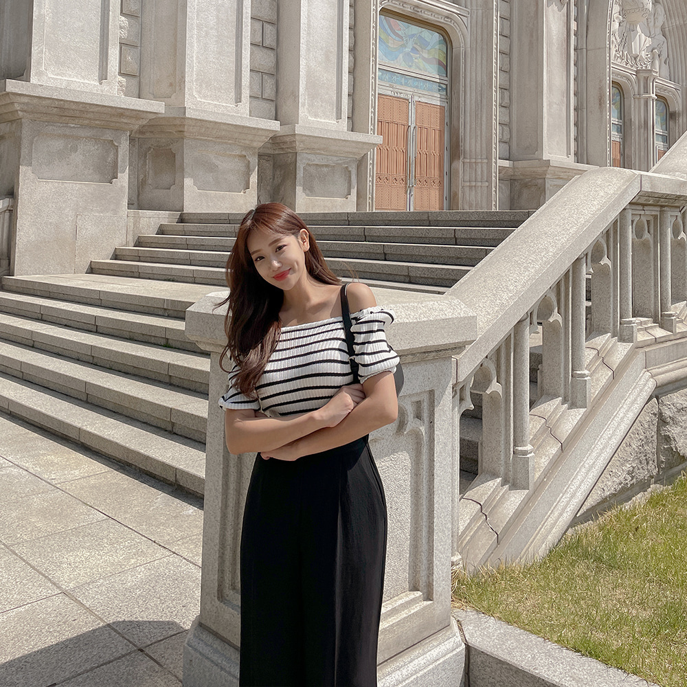 Sona オフショルダーボーダーシャーリングパフ半袖リブニット 10代 代女性ファッション韓国通販