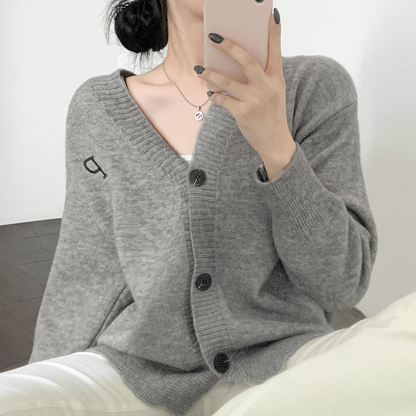 P刺繍Vネックニットカーディガン - [10代・20代女性ファッション,韓国