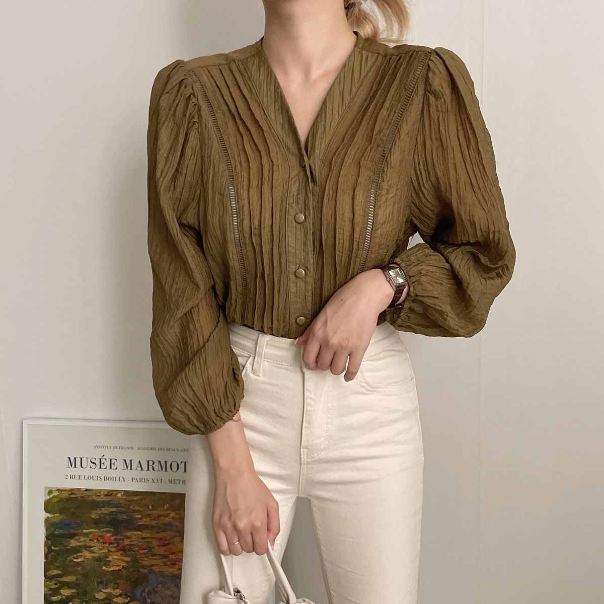 Sona シースループリーツパフボタンブラウス 10代 代女性ファッション韓国通販 Sona シースループリーツパフボタンブラウス 10代 代女性ファッション韓国通販