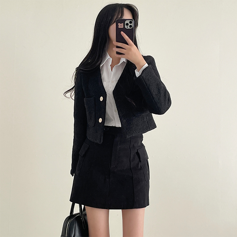 美品✨モスキーノ クロップド ジャケット シェルボタン イタリア製 Sサイズ 黒 美品✨モスキーノ イタリア製 クロップド ジャケット シェルボタン