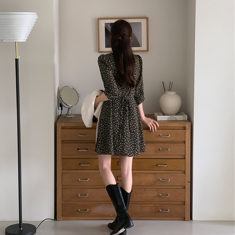 フラワーシャーリングミニワンピース｜ミニワンピース｜韓国