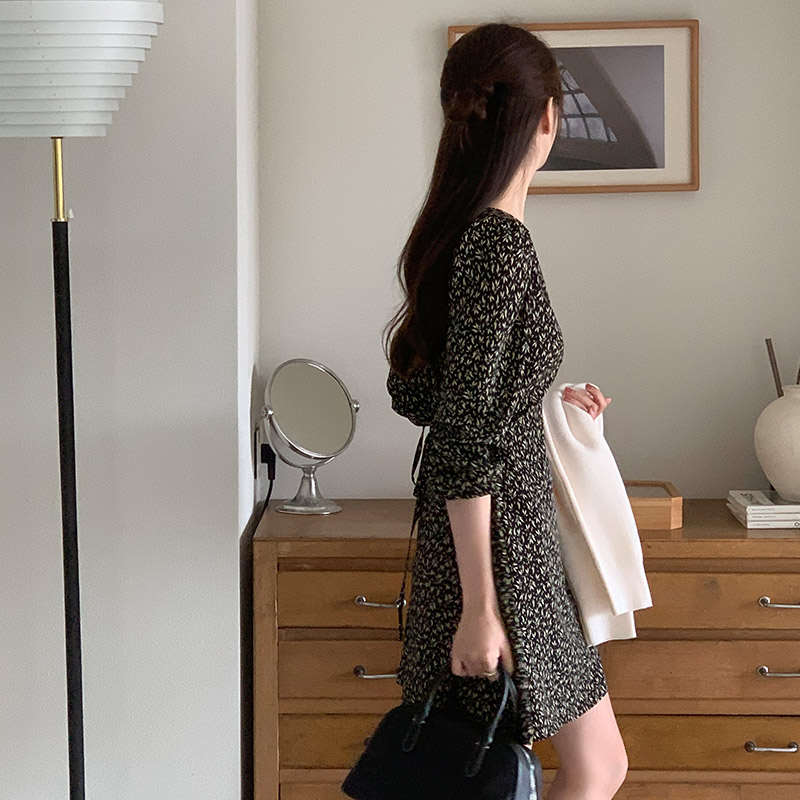 フラワーシャーリングミニワンピース｜ミニワンピース｜韓国