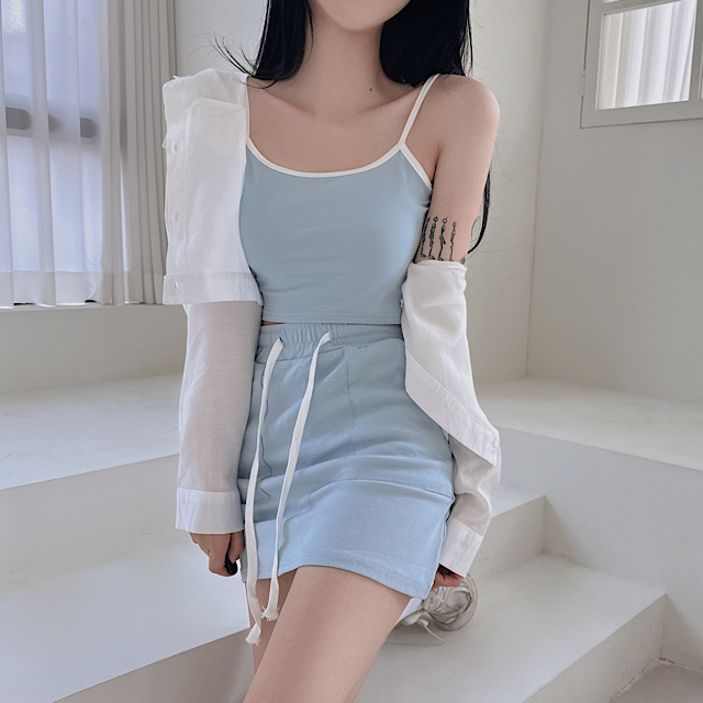 ファッション　小物 ほんのり透けるラッフルトップス×チェック柄 スカパンがまさに旬で