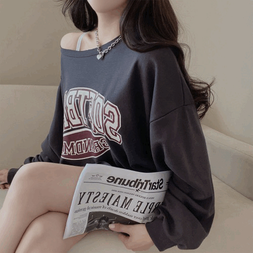 STS37865 オフショルダーレタリングオーバーサイズ長袖Tシャツ