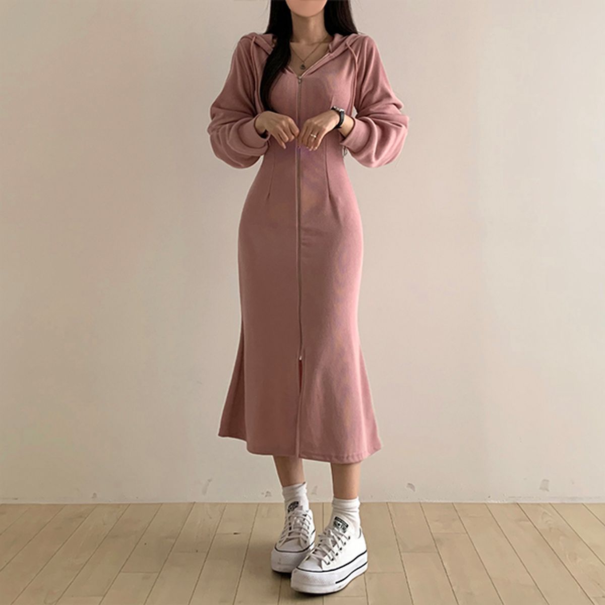 くびれフィットフードジップアップロングワンピース｜ロングワンピース