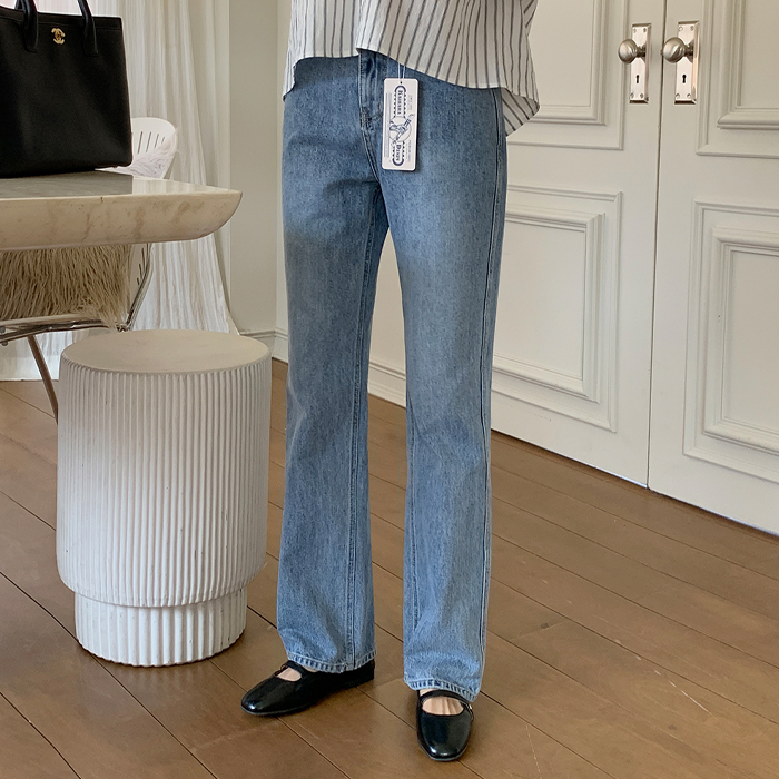 ストレートフィットデニムパンツ