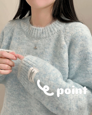울 패치 포인트 라운드넥 긴팔 뽀송이 보카시 겨울 니트 연말룩 크리스마스
