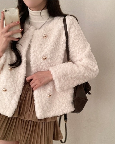 원더랜드 더블 금장 버튼 뽀글이 논카라 퍼 자켓