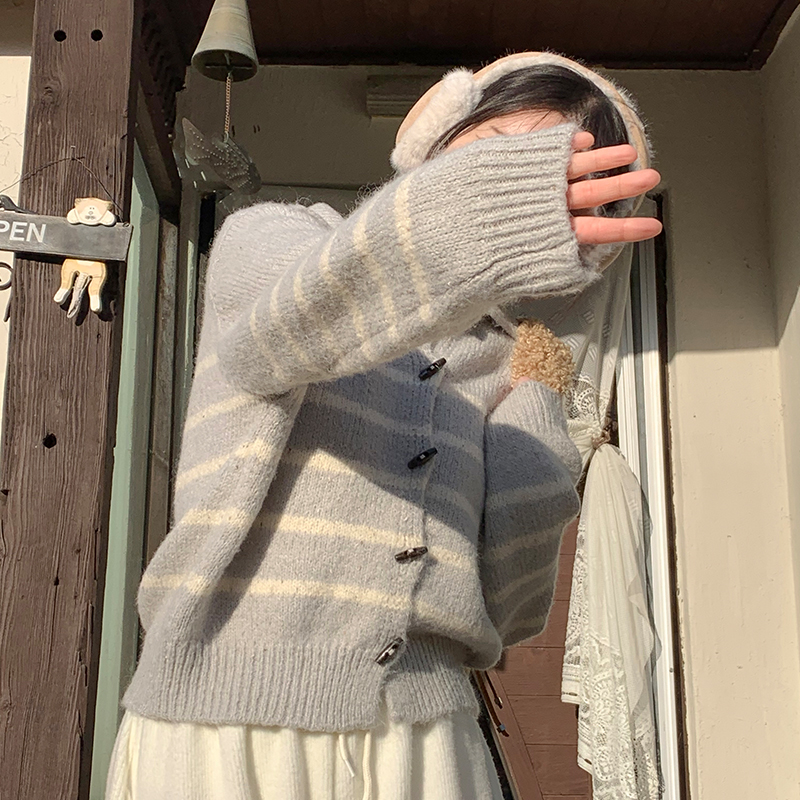 ご購入済みです【美品】 ストライプウールニットカーディガン ストライプ Vネックカーディガン（ニット）｜STRASBURGO OUTLET