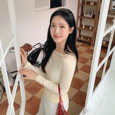 オフショルダートップス｜長袖Tシャツ｜韓国ファッション通販 SONA