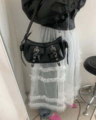 バックルベルトレザーショルダーバッグ