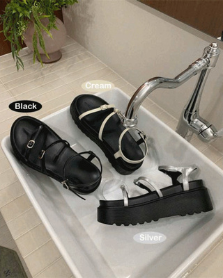 プラットフォームサンダル