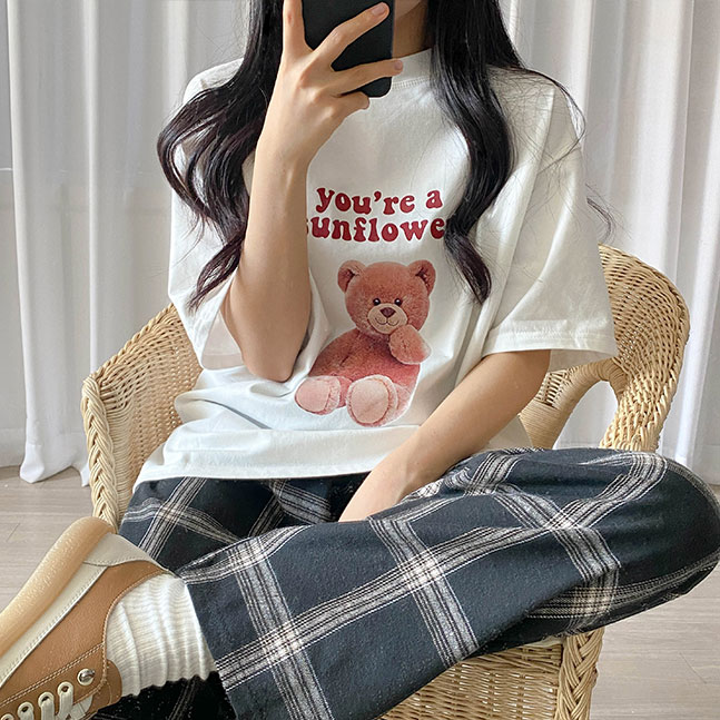カジュアルで可愛らしい半袖Tシャツ
