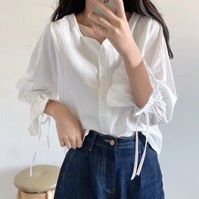 셀리 스퀘어넥 리본 셔링 퍼프소매 블라우스
