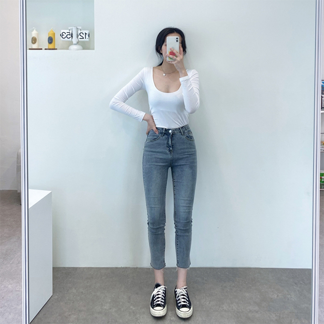 スリムUネック長袖Tシャツ