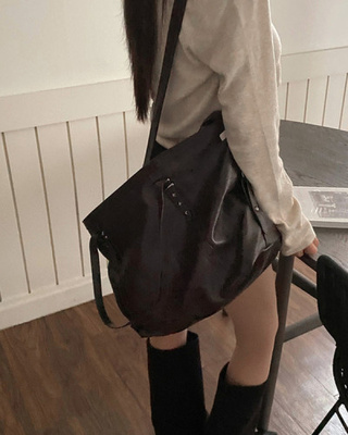 スリーチングショルダークロスバッグ