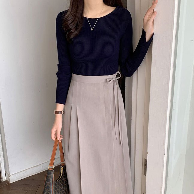ストラップピンタックロングスカート