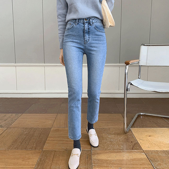 ナチュラルなウォッシングストレートデニム