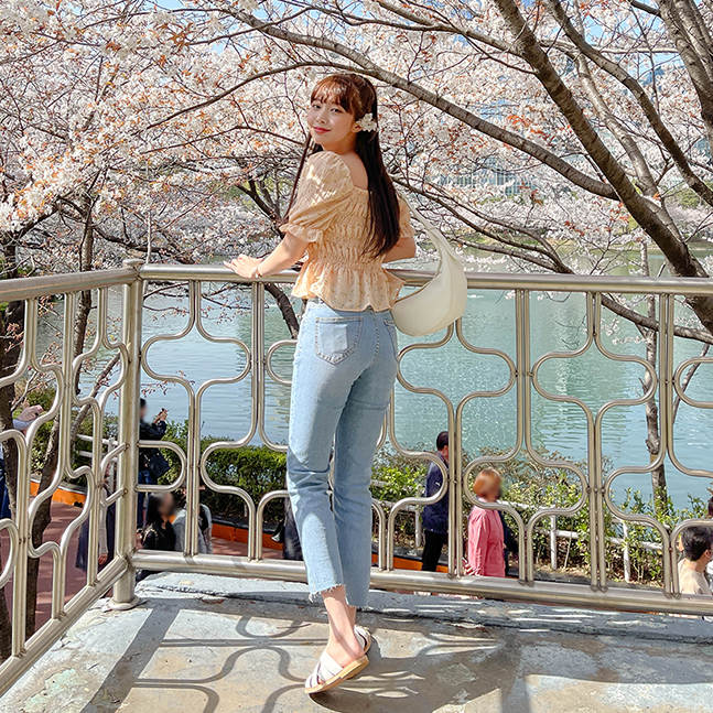 Sonyunara スクエアネックフラワーブラウス 10代 代女性ファッション韓国通販