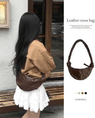 クロワッサンクロスバッグ