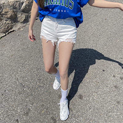 컷오프 하의 캐주얼 반바지