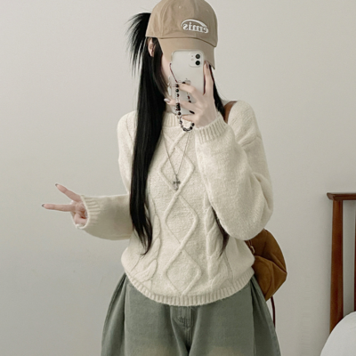 폭신꽈배기라운드세미크롭루즈핏긴팔니트