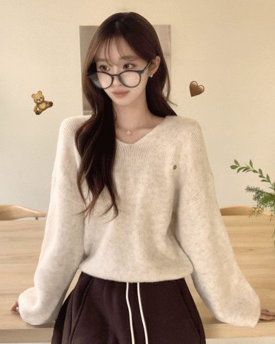차르르 떨어지는 루즈핏 겨울 브이넥 버튼 참 니트 팬던트 데일리 연말룩 긴팔 상의 5color