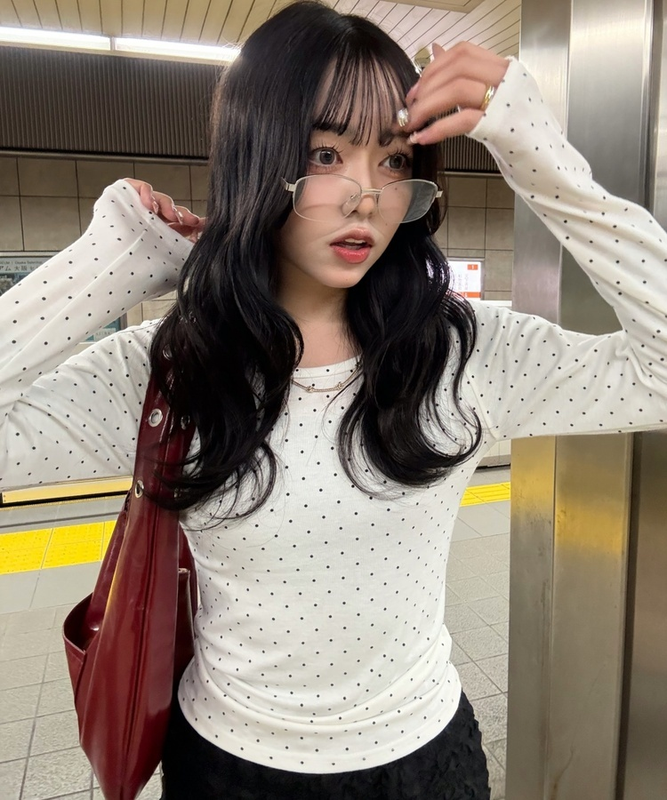 ドット柄ラウンドネックTシャツ｜長袖Tシャツ｜韓国ファッション通販 SONA