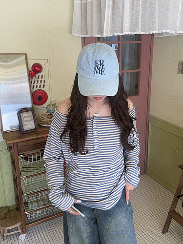 オフショルダーボーダートップス