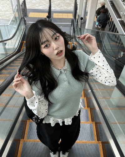 シンプルカラーニット