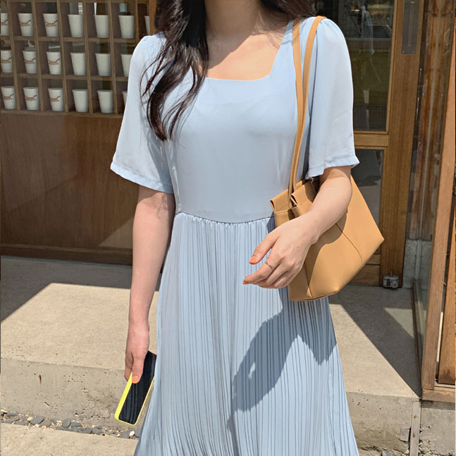 Sona スクエアネックプリーツワンピース 10代 代女性ファッション韓国通販