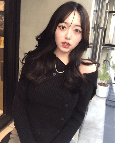 オフショルダーボタンリブニット