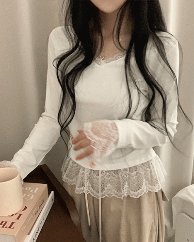 レースレイヤードVネック長袖Tシャツ
