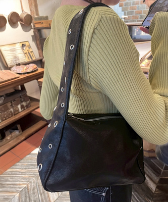 아일렛 레더 숄더백