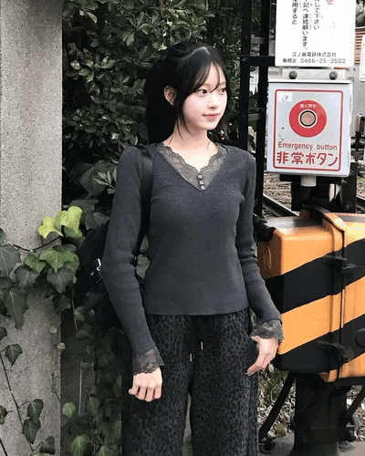 レースデザインVネックニット