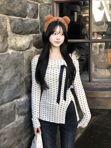 ドット柄オフショルダートップス