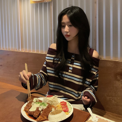 オフショルダーボーダーボタン長袖Tシャツ