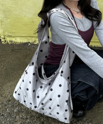 도트 나일론 숄더백