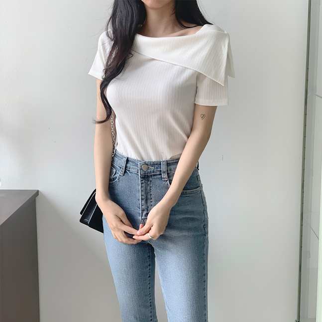 Sona カットオフショルダーtシャツ 10代 代女性ファッション韓国通販 Sona カットオフショルダーtシャツ 10代 代女性ファッション韓国通販