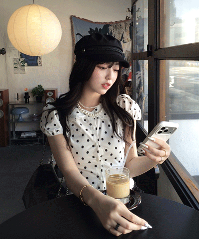 도트 퍼프 블라우스