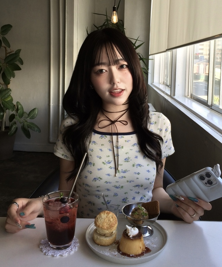 小花柄ナチュラルフィットトップス｜半袖Tシャツ｜韓国ファッション