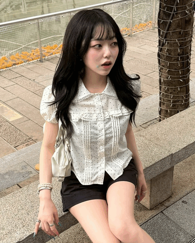 ガーリーフリルピンタックブラウス