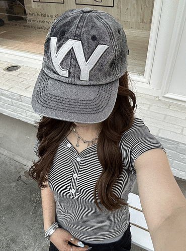 ボーダーVネックボタンTシャツ