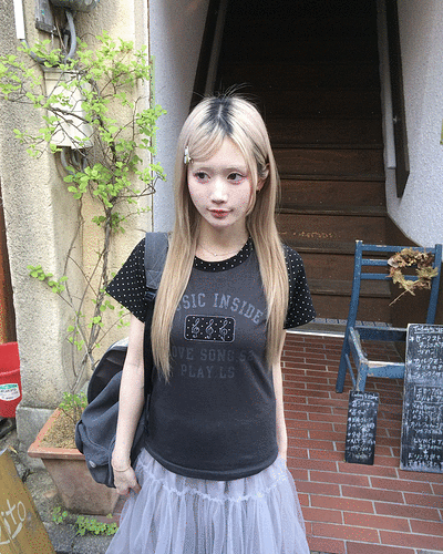 ドット配色グラフィックTシャツ