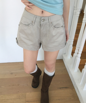 サイドストラップスリムショートパンツ