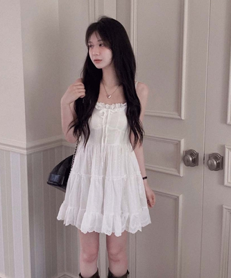 엘리니아 펀칭 레이스 셔링 리본 스모크 나시 미니 원피스