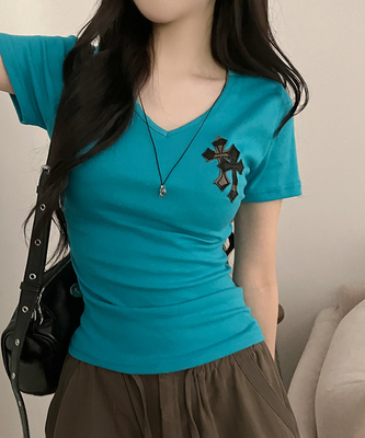 호러 카모 십자가 패치 브이넥 옆셔링 반팔 티셔츠