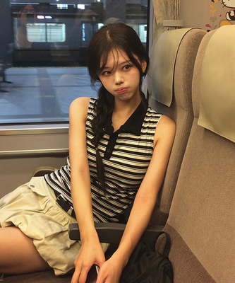 ストライプカラーネックノースリーブTシャツ