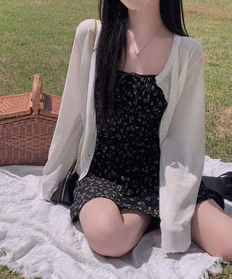 한여름까지 살안타템으로디오 팬던트 라운드넥 루즈핏 세미크롭 가디건